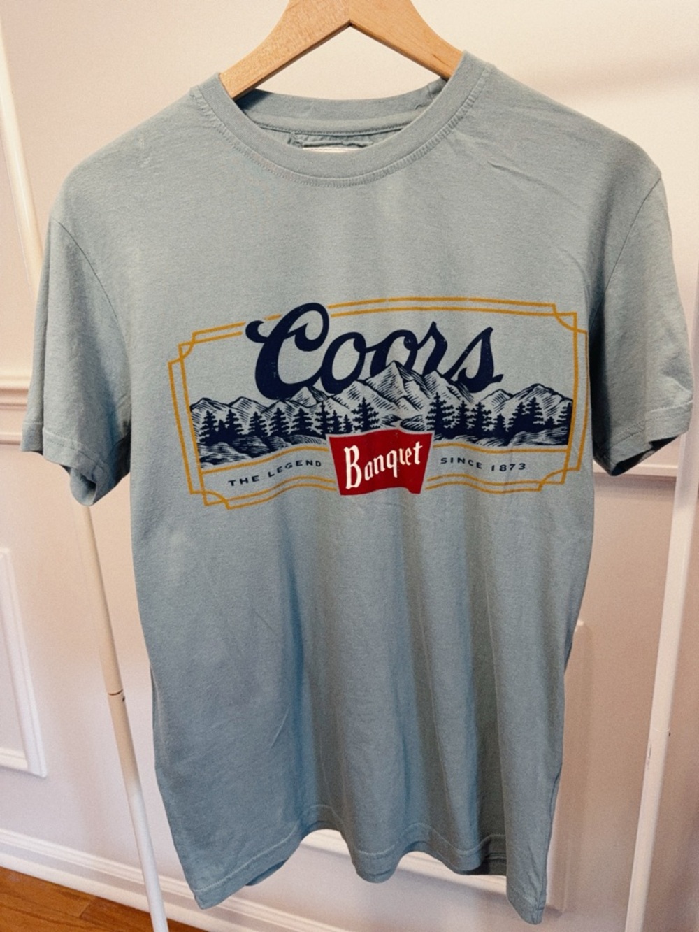 Coors Banquet Graphic Tee Blue Vintage Style Beer Shirt Mountain Logo Small